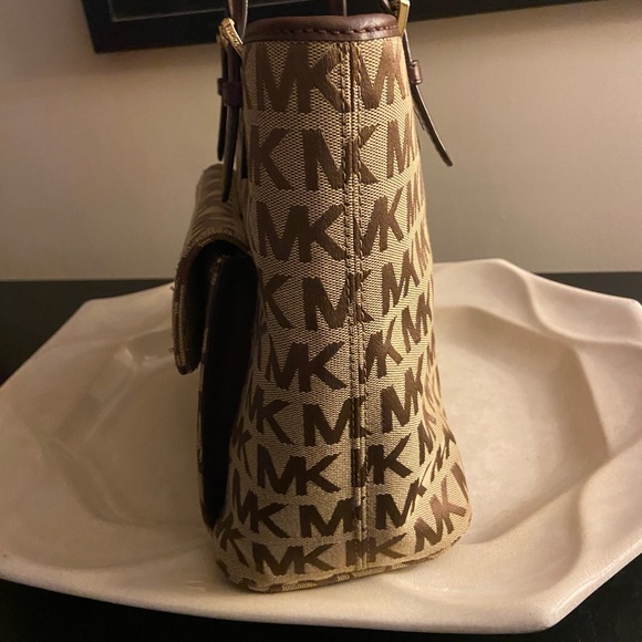 Michael Kors monogram tote style bag with leather handles in brown and tan - Picture 6 of 15